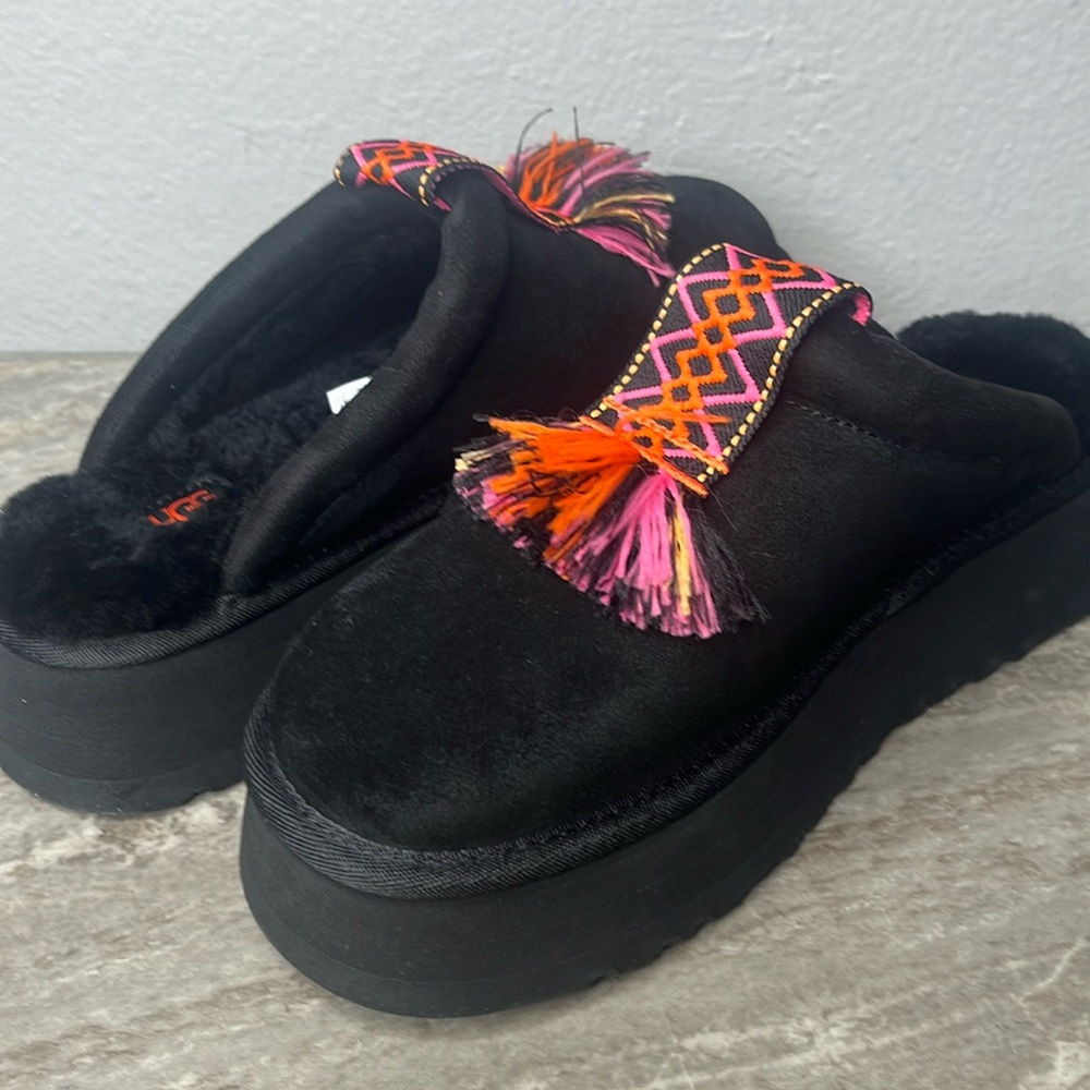 UGG Women’s Tazzle Black Shearling Suede Platform Size 7